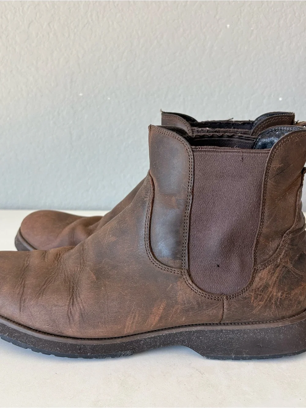 UGG Men's Biltmore Chelsea Boots Brown Leather Mens Size 10.5 Waterproof 1007995